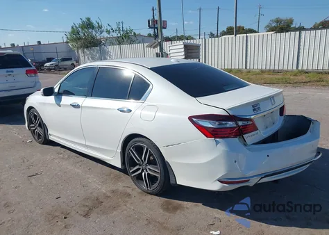 2016 Honda Accord Touring z USA, uszkodzony, nr VIN 1HGCR3F90GA031426